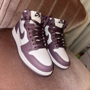 Nike Air Jordan 1 Retro High OG Shoes - White / Mauve CLEAN!!